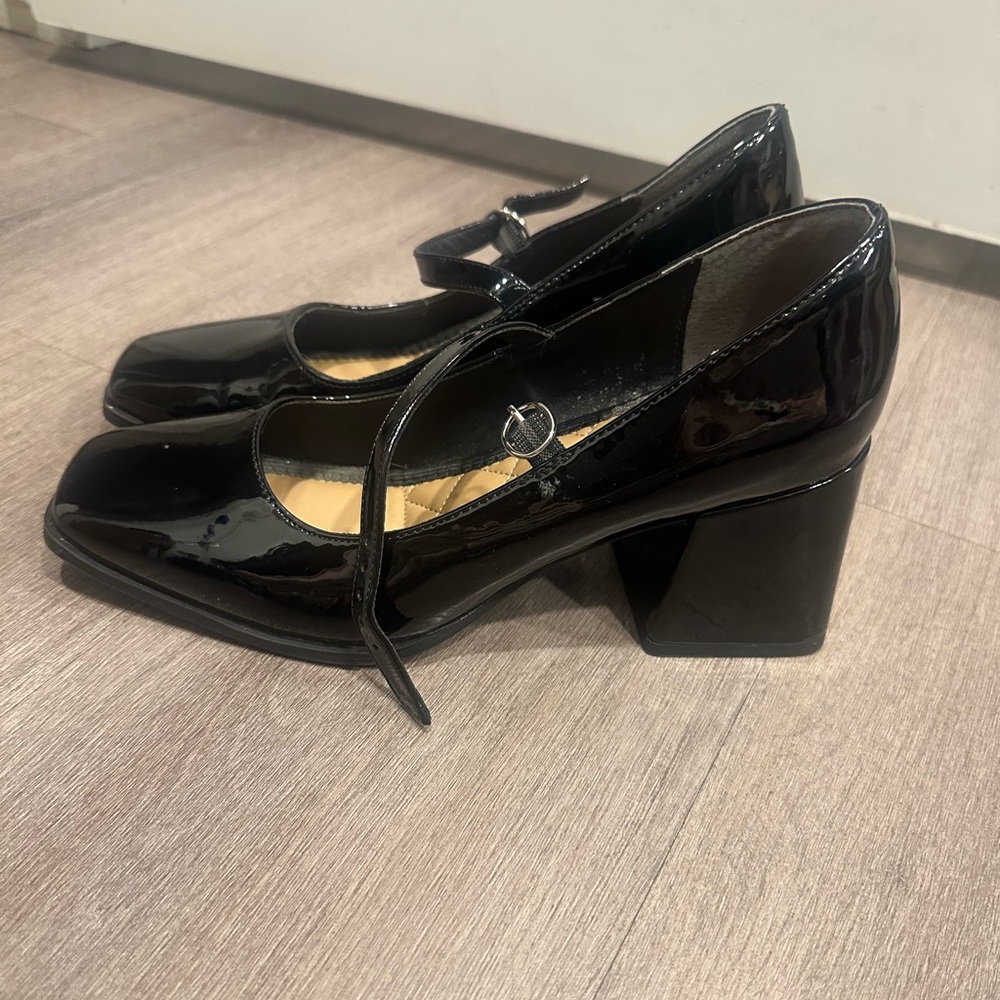 Elegant Black Patent Leather Mary Jane Shoes